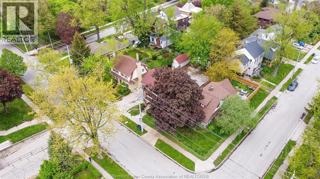 384 Detroit, Windsor, Ontario  N9C 2P5 - Photo 2 - 26004696