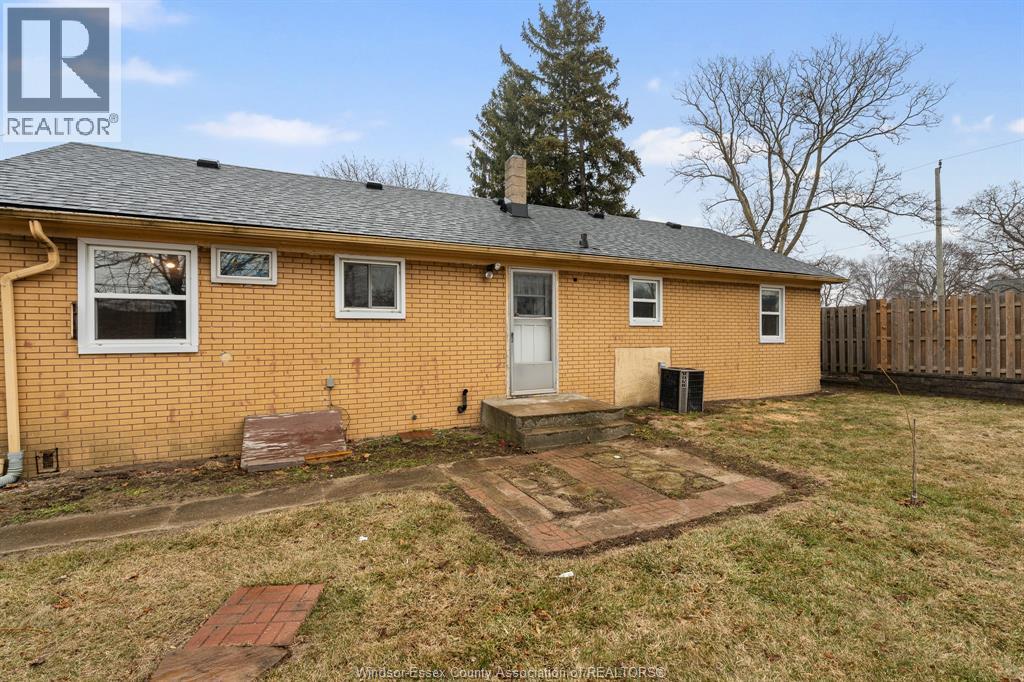 16 Noble Avenue, Leamington, Ontario N8H 3S6 - Photo 24 - 26004652