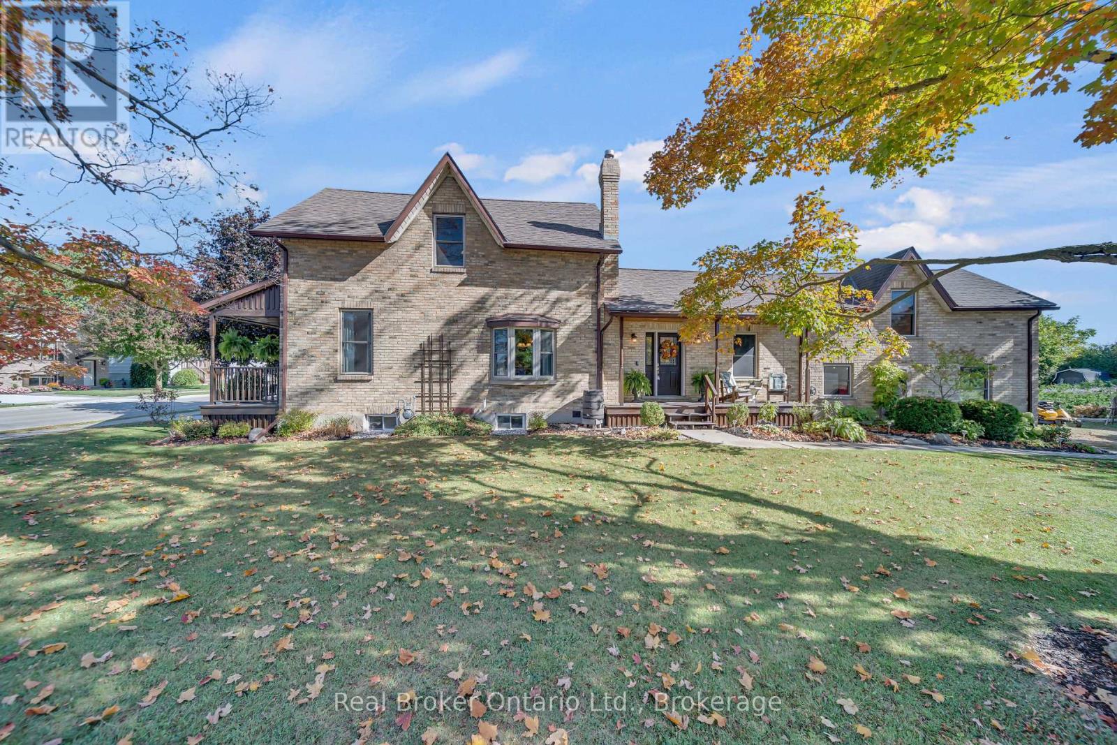 690 Wallace Avenue S, North Perth, Ontario  N4W 1Y4 - Photo 2 - X12853358