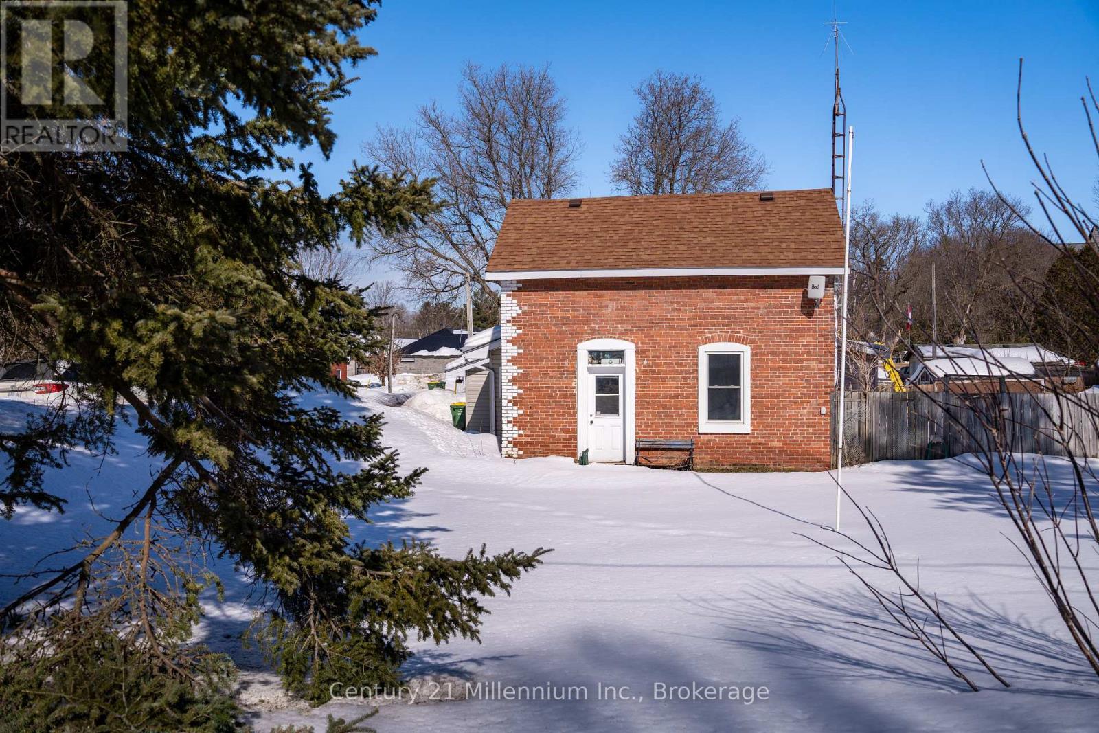 15 Ellen Street, Grey Highlands, Ontario  N0C 1E0 - Photo 2 - X12853390