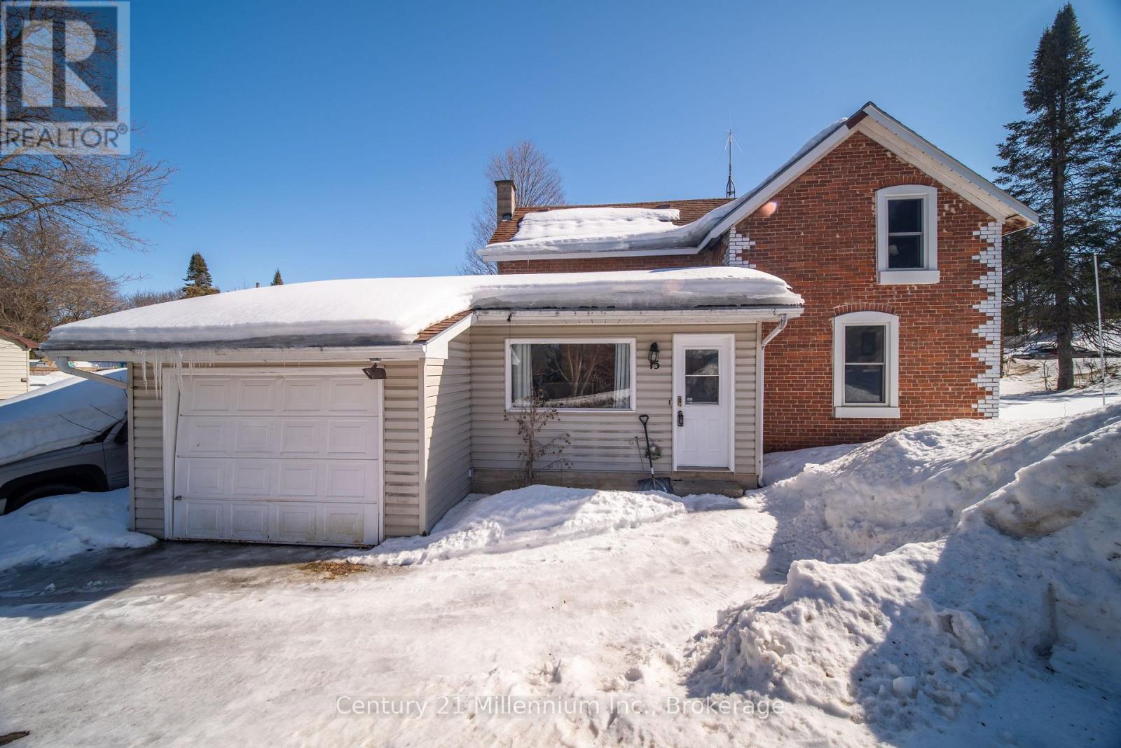 15 Ellen Street, Grey Highlands, Ontario  N0C 1E0 - Photo 3 - X12853390