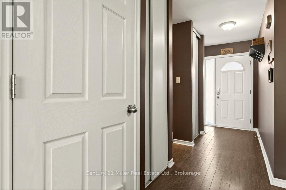 69 - 2050 Upper Middle Road, Burlington, Ontario  L7P 3R9 - Photo 3 - W12853676