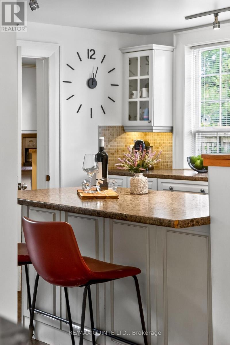 15 Talbot Street, Prince Edward County (Picton Ward), Ontario  K0K 2T0 - Photo 10 - X12853556