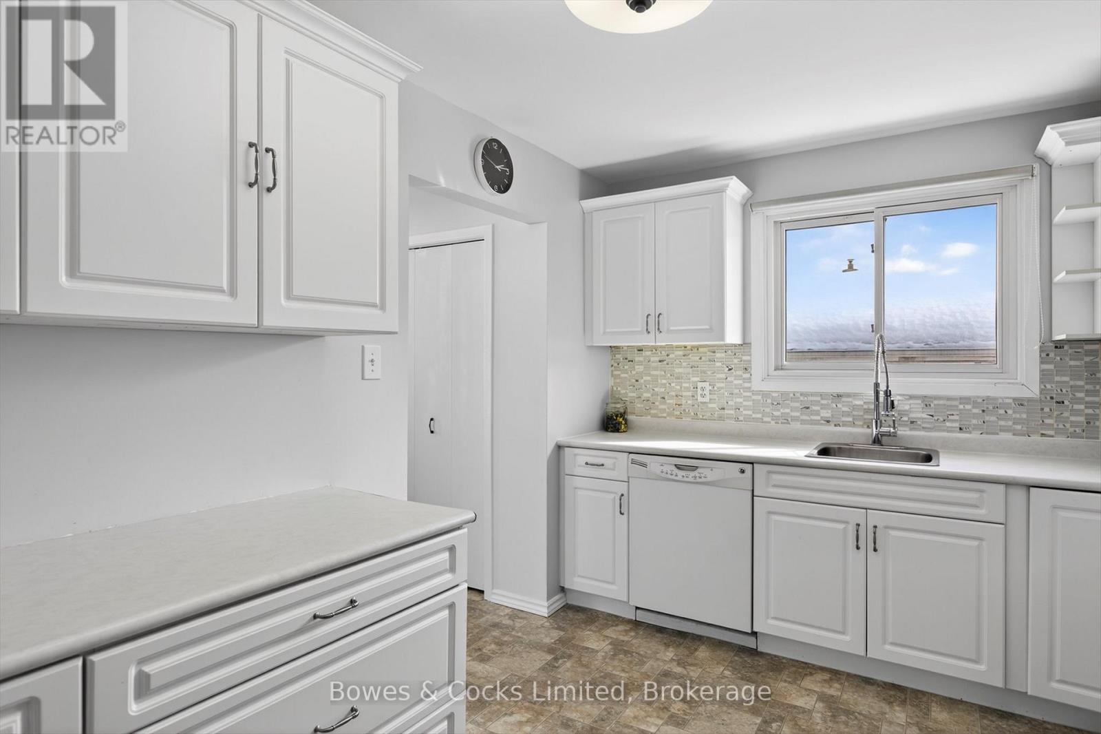 13 Mohawk Drive, Kawartha Lakes, Ontario  K9V 0J1 - Photo 14 - X12853566