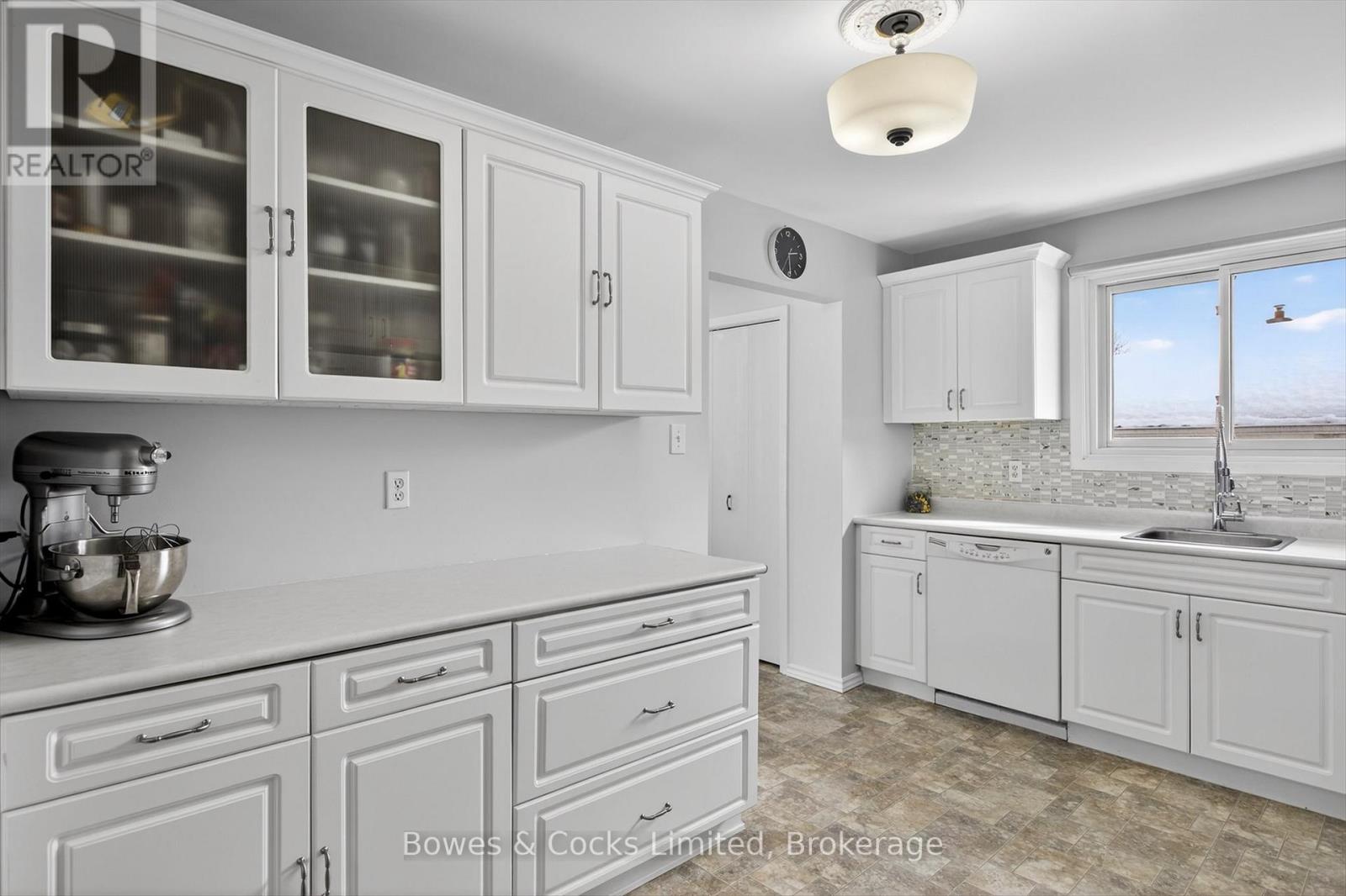 13 Mohawk Drive, Kawartha Lakes, Ontario  K9V 0J1 - Photo 35 - X12853566