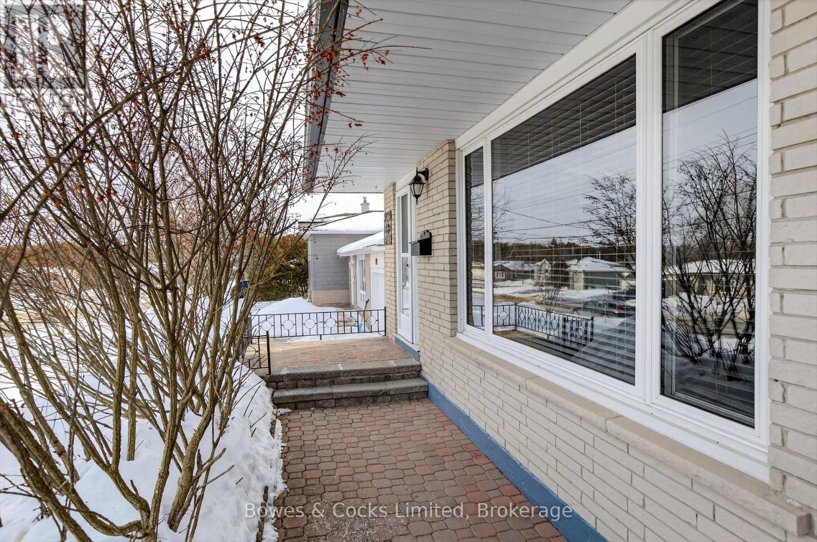 13 Mohawk Drive, Kawartha Lakes, Ontario  K9V 0J1 - Photo 4 - X12853566