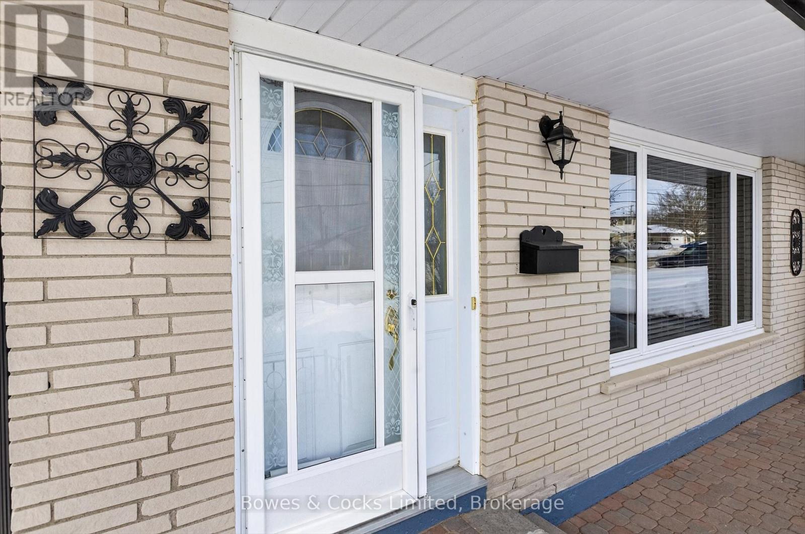 13 Mohawk Drive, Kawartha Lakes, Ontario  K9V 0J1 - Photo 5 - X12853566