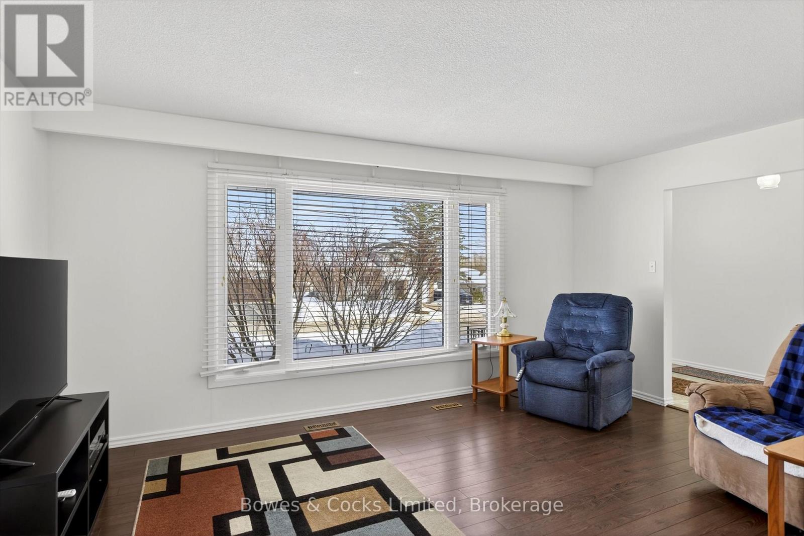 13 Mohawk Drive, Kawartha Lakes, Ontario  K9V 0J1 - Photo 8 - X12853566