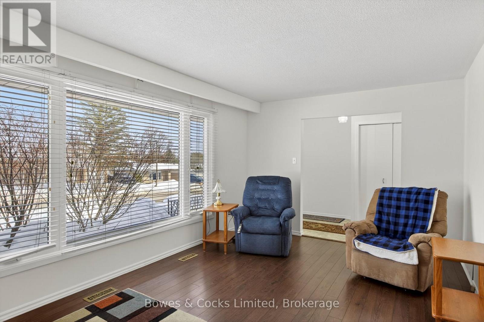 13 Mohawk Drive, Kawartha Lakes, Ontario  K9V 0J1 - Photo 9 - X12853566