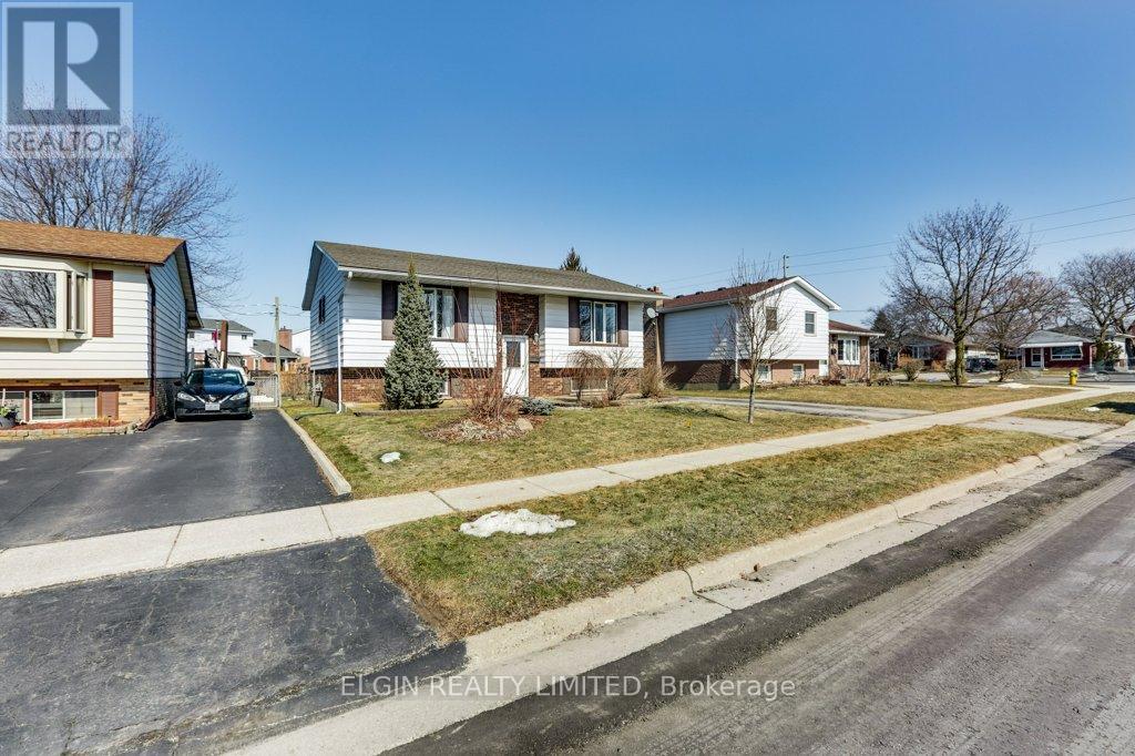 57 Leger Avenue, St. Thomas, Ontario  N5R 5N4 - Photo 2 - X12853316