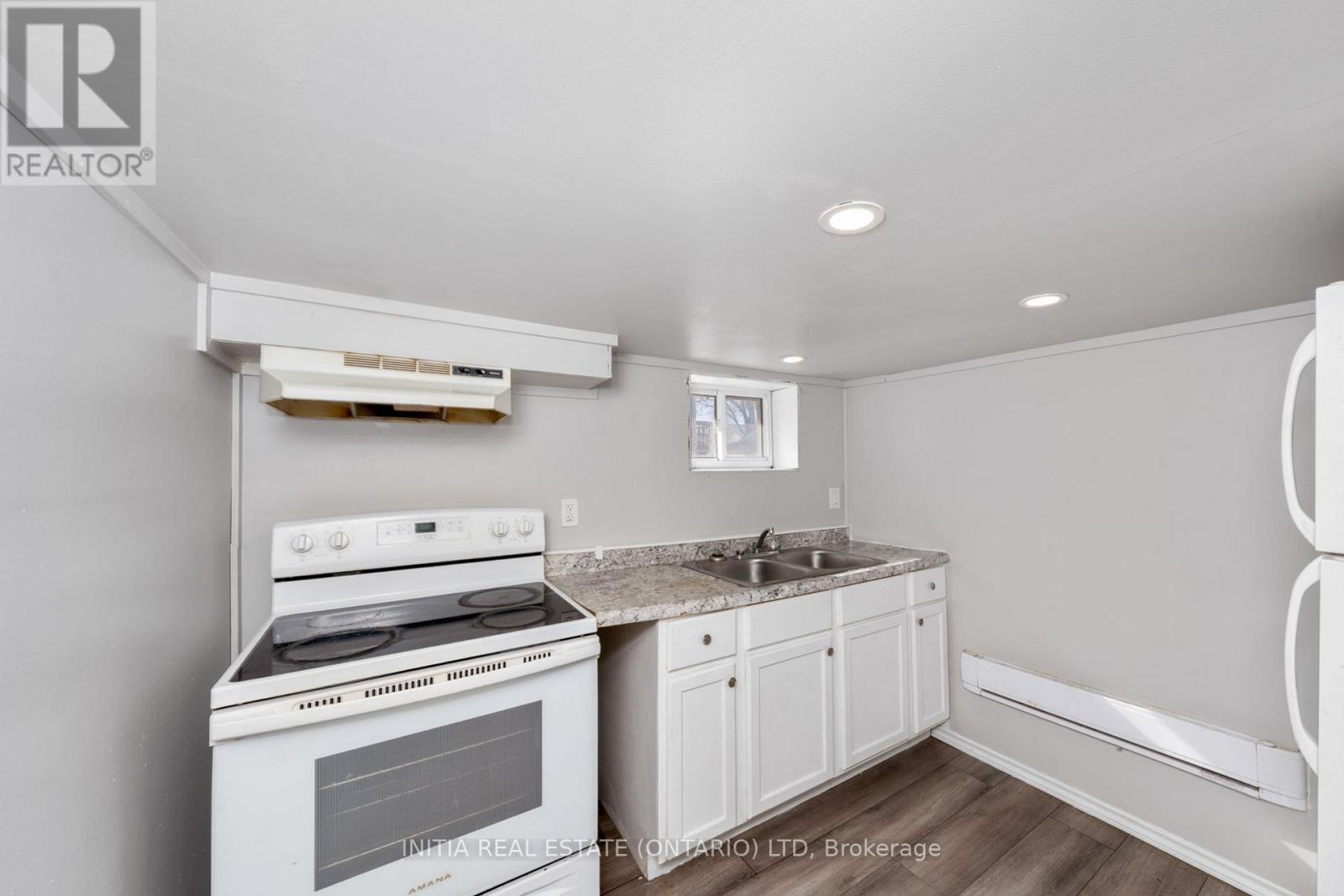 150 College Avenue N, Sarnia, Ontario  N7T 6B3 - Photo 9 - X12853328