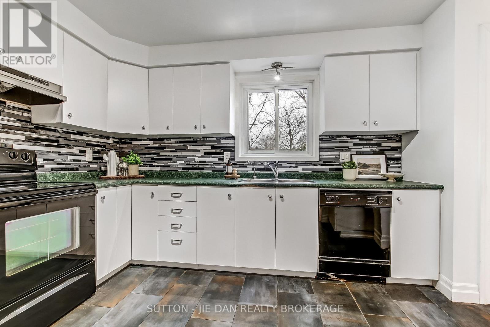 37 Inverary Road, London North, Ontario  N6G 3L5 - Photo 5 - X12853494