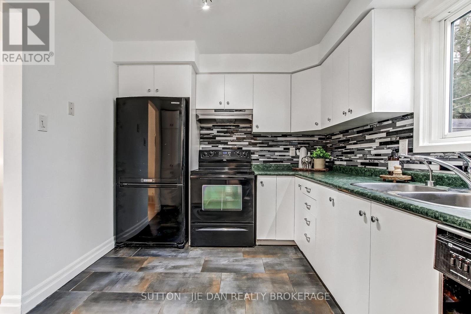 37 Inverary Road, London North, Ontario  N6G 3L5 - Photo 6 - X12853494