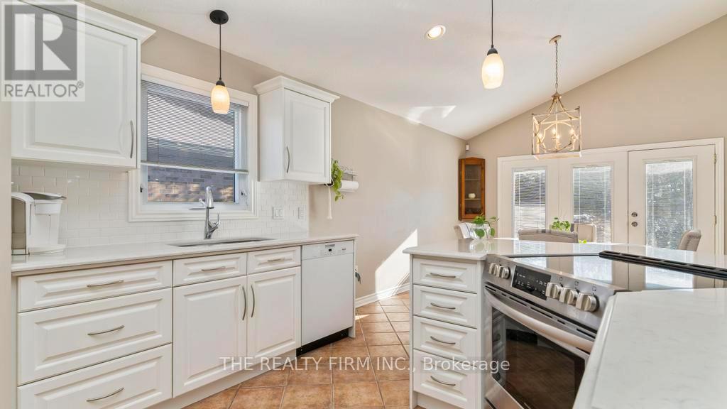 140 Landon Lane, Central Elgin (Belmont), Ontario  N0L 1B0 - Photo 12 - X12853614