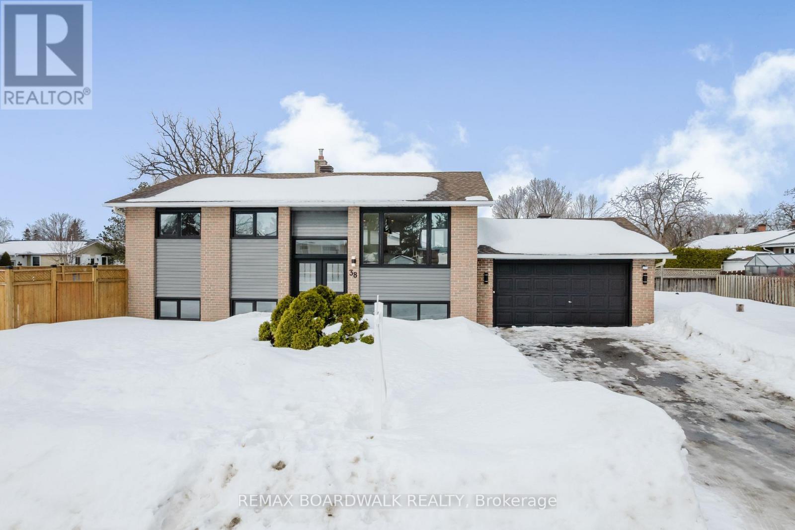 38 COURTNEY ROAD W, Ottawa, Ontario