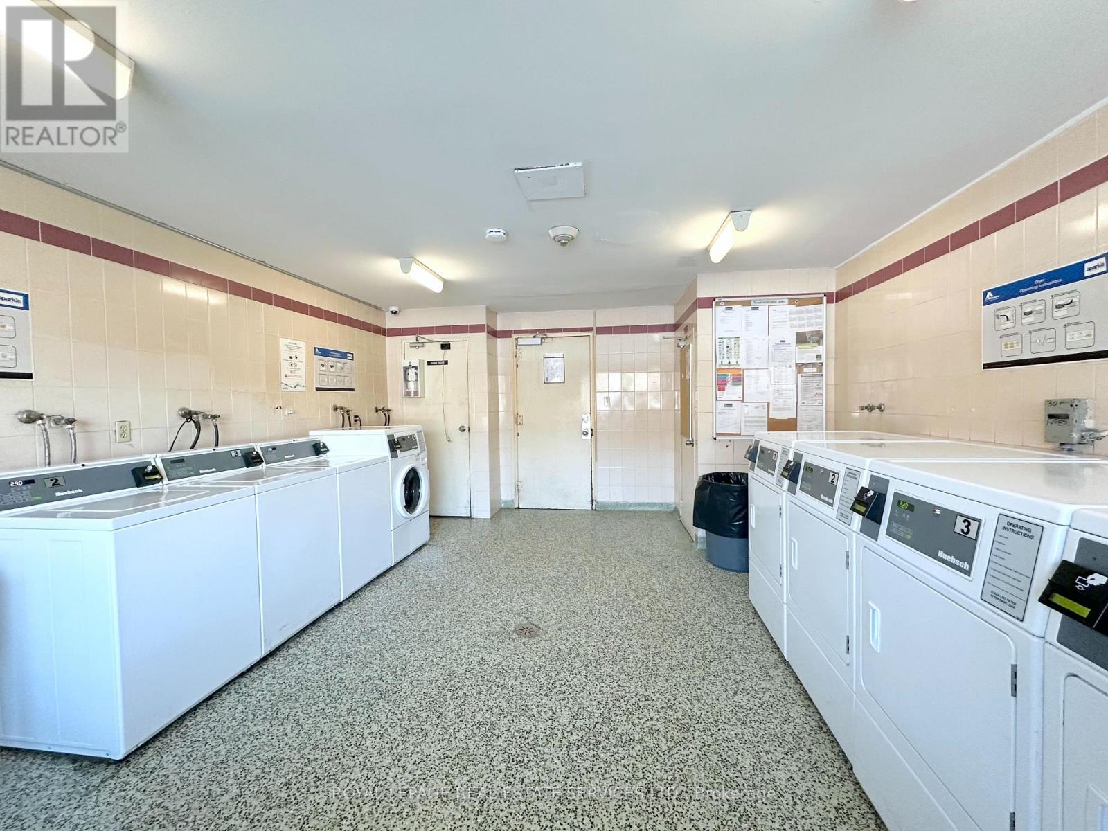 412 - 32 Carluke Crescent, Toronto, Ontario  M2L 2J3 - Photo 8 - C12853036