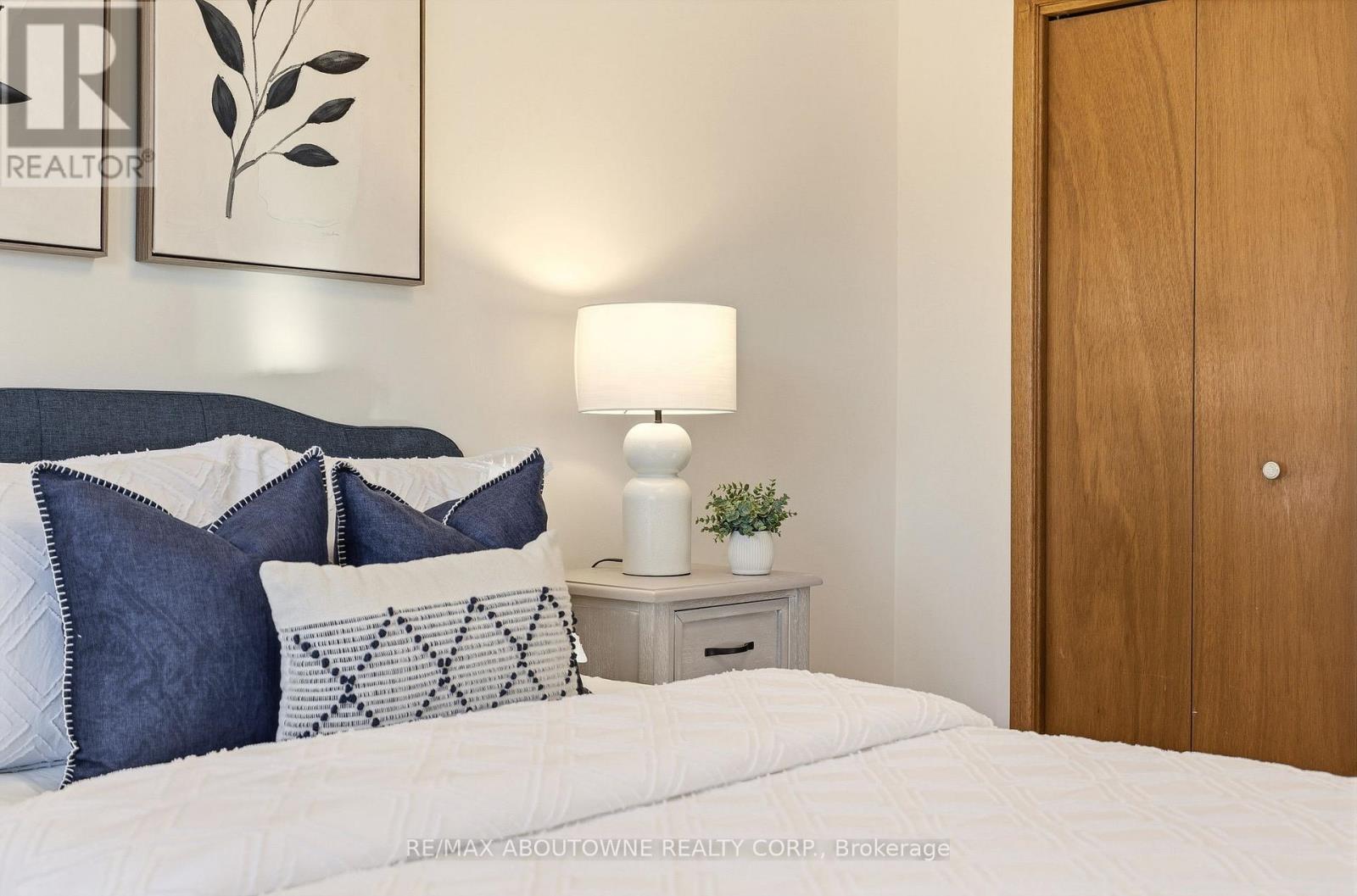 1015 Syeston Court, Mississauga, Ontario  L4Y 2W2 - Photo 27 - W12850128