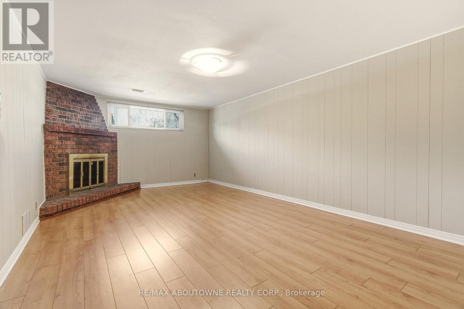 1015 Syeston Court, Mississauga, Ontario  L4Y 2W2 - Photo 35 - W12850128