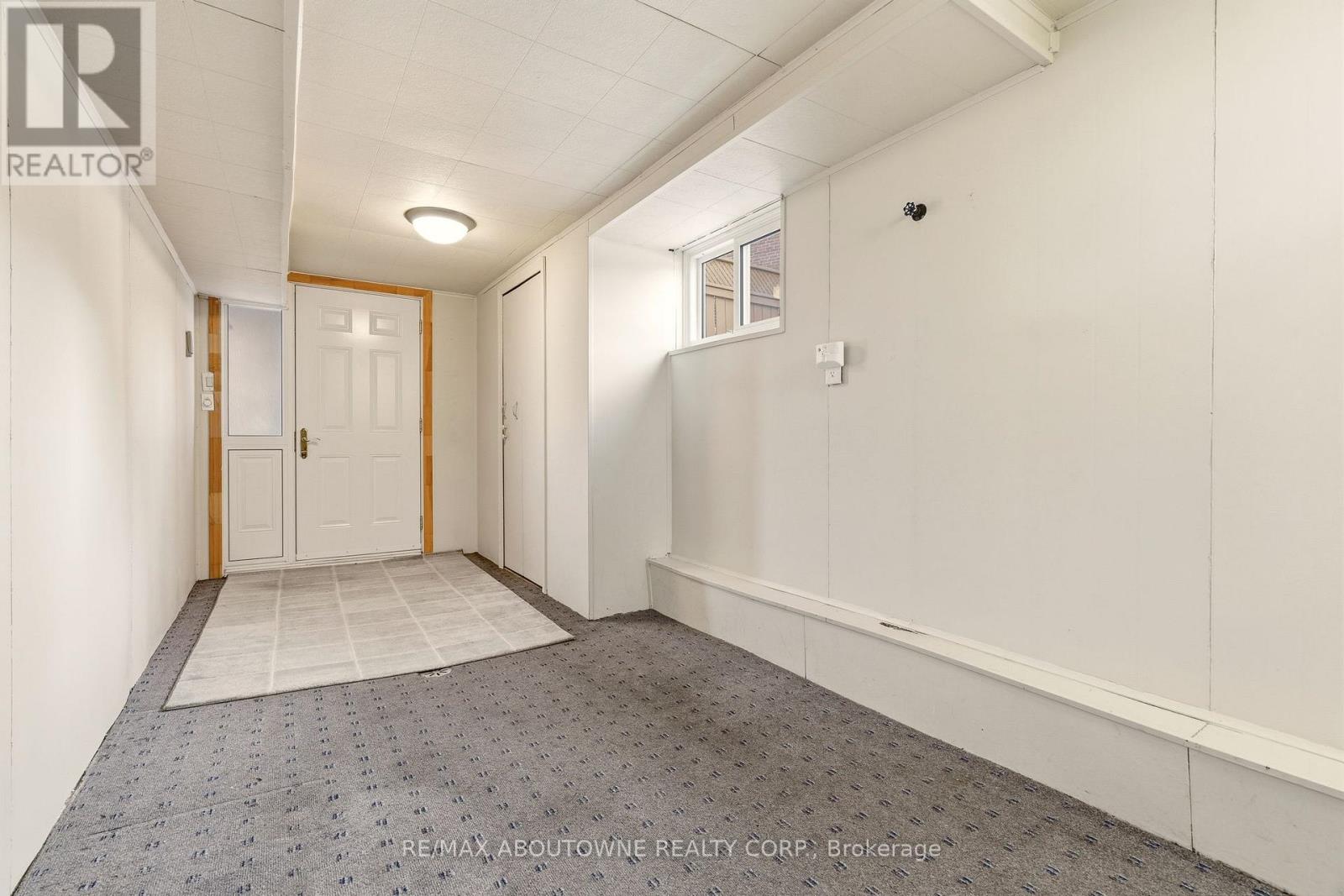 1015 Syeston Court, Mississauga, Ontario  L4Y 2W2 - Photo 39 - W12850128