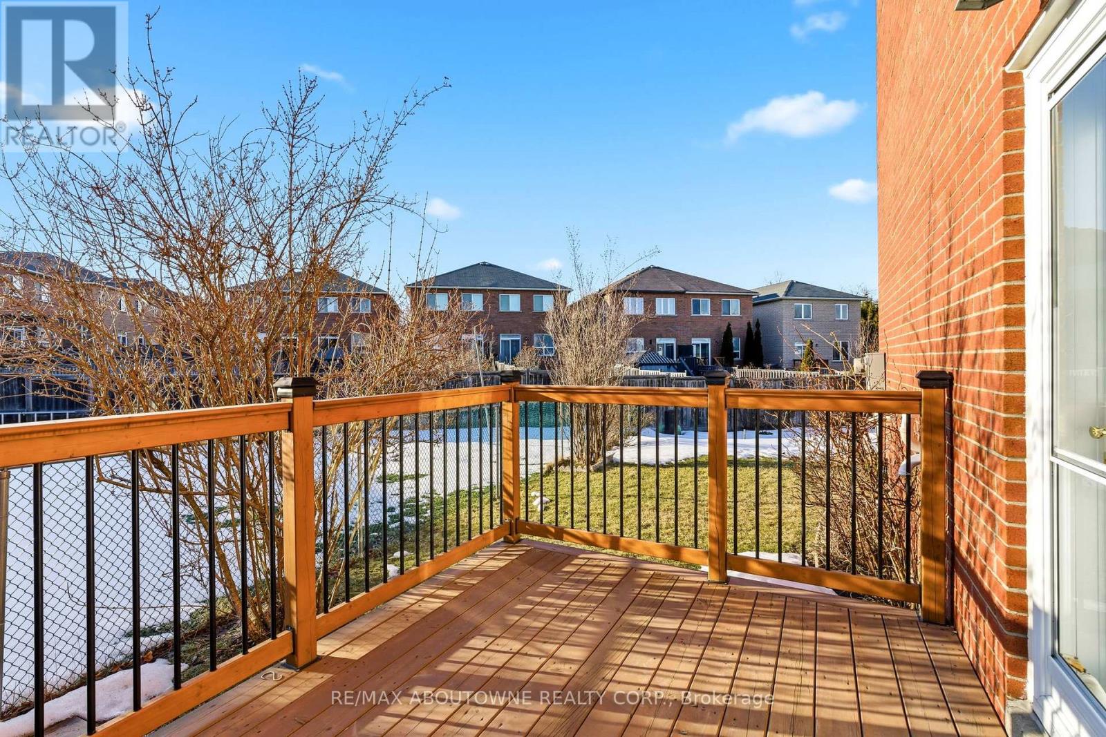 1015 Syeston Court, Mississauga, Ontario  L4Y 2W2 - Photo 40 - W12850128