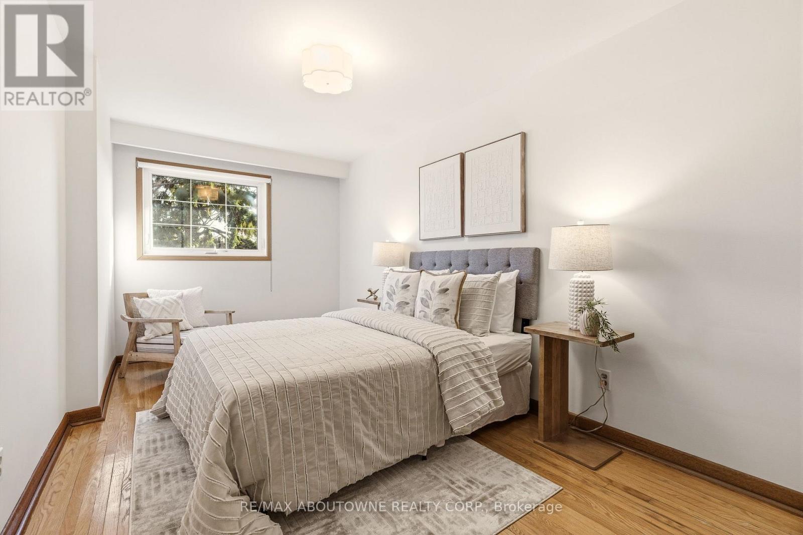 1015 Syeston Court, Mississauga, Ontario  L4Y 2W2 - Photo 28 - W12850128