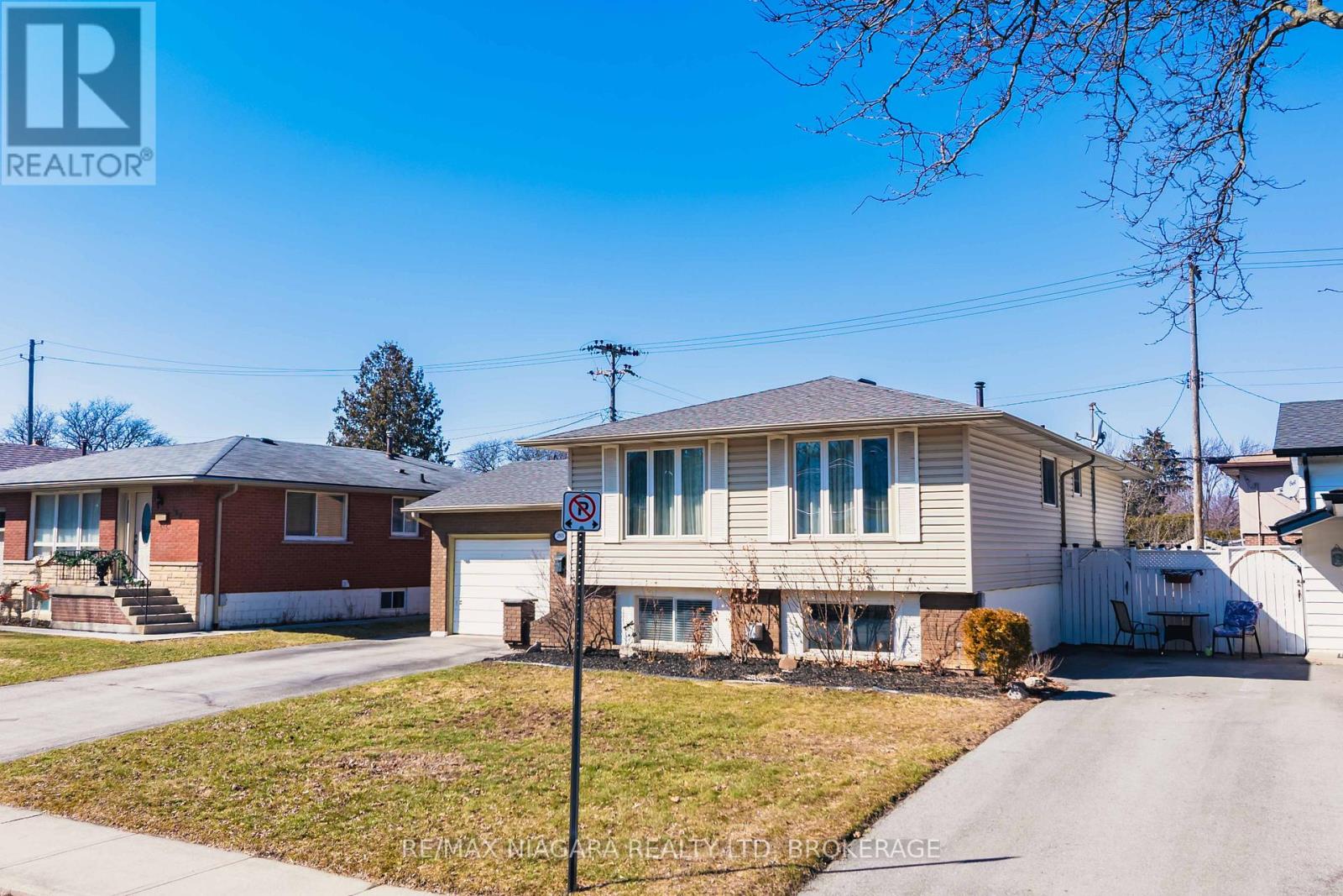 293 Saint Andrews Drive, Hamilton, Ontario  L8K 5K2 - Photo 2 - X12853312