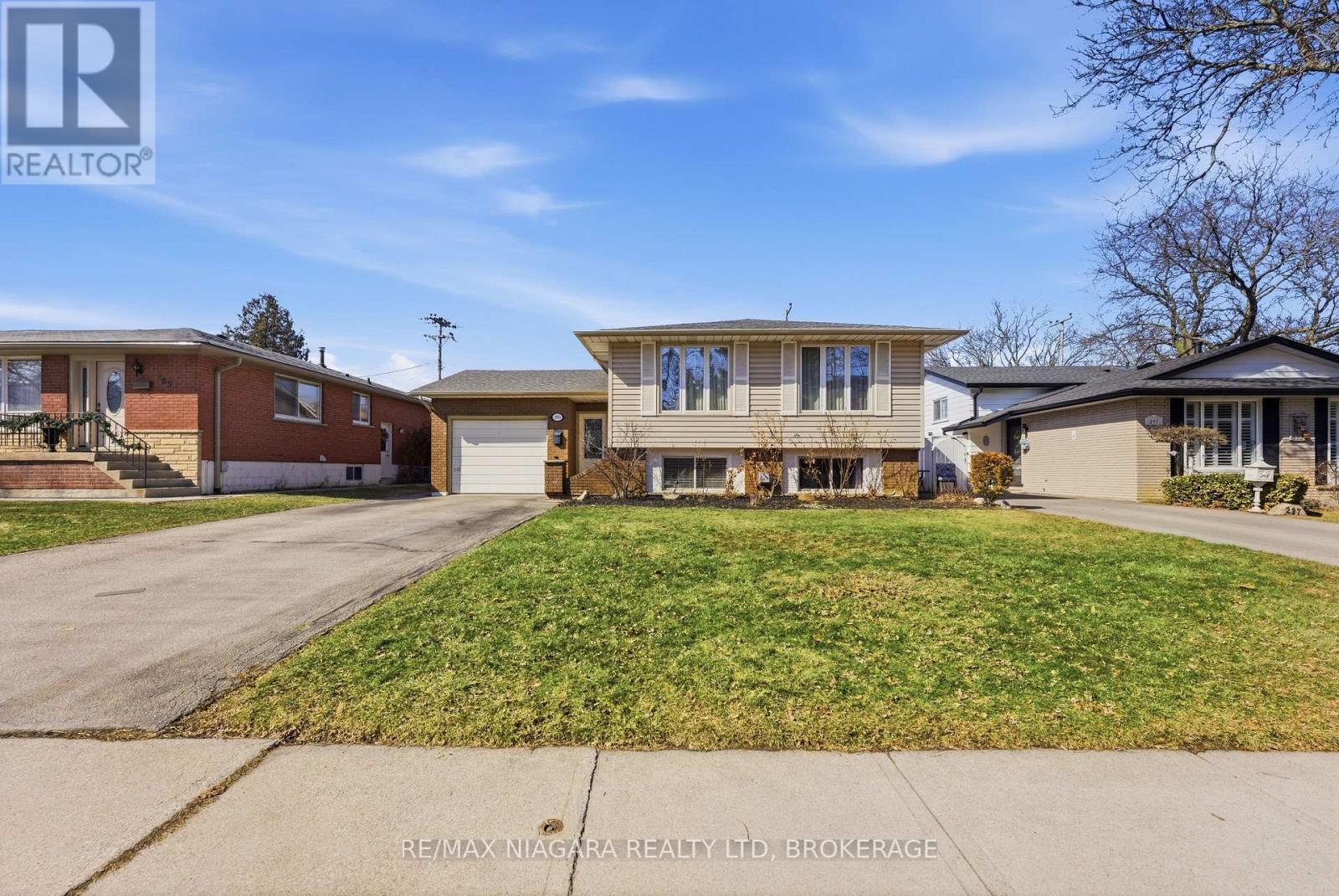 293 Saint Andrews Drive, Hamilton, Ontario  L8K 5K2 - Photo 3 - X12853312