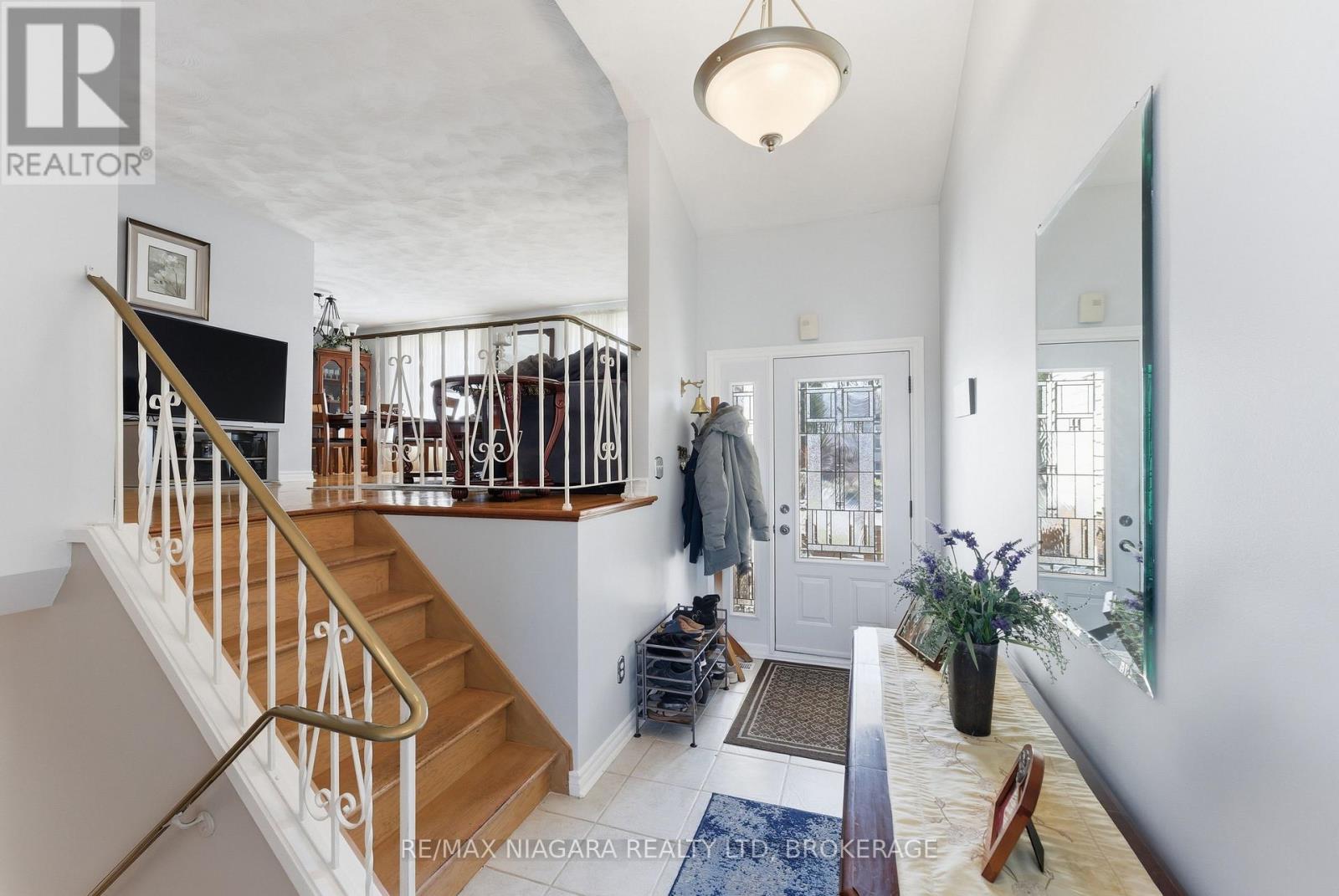 293 Saint Andrews Drive, Hamilton, Ontario  L8K 5K2 - Photo 4 - X12853312