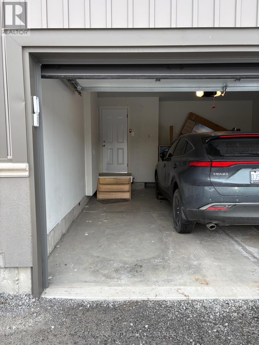 Lwr Bachelor - 33 Bounty Avenue, Thorold, Ontario  L2V 0H3 - Photo 2 - X12853342