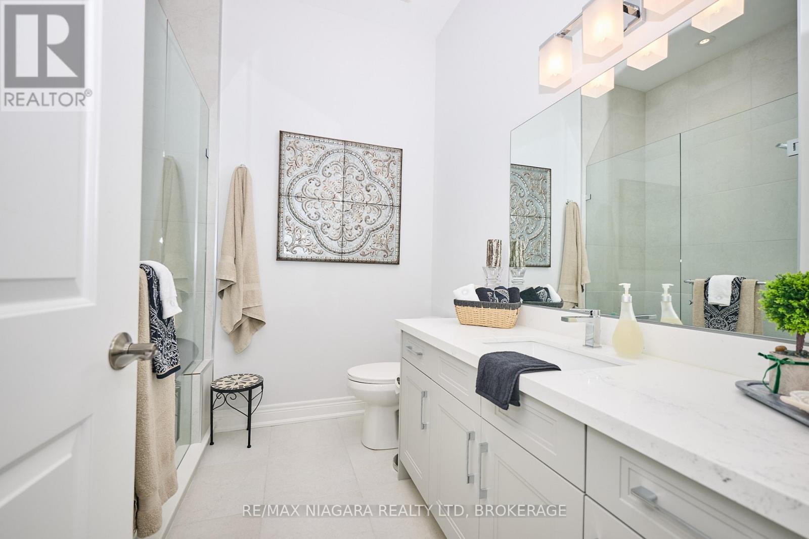 23 Sassafras Row, Fort Erie, Ontario  L0S 1N0 - Photo 6 - X12853412