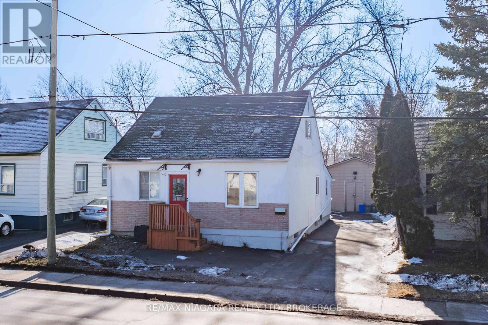 412 Welland Avenue, St. Catharines, Ontario  L2M 5T8 - Photo 2 - X12853602