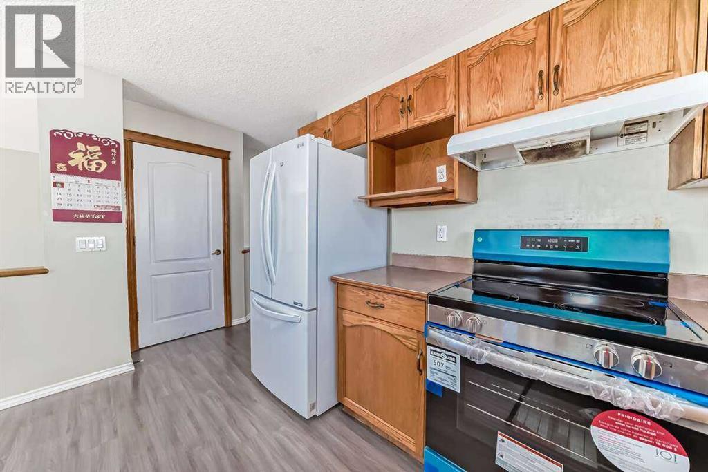 42 Somerside Place Sw, Calgary, Alberta  T2Y 3V3 - Photo 5 - A2274942