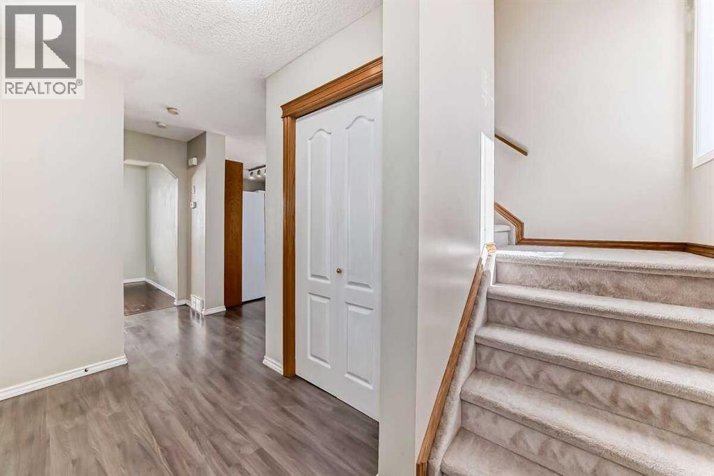 42 Somerside Place Sw, Calgary, Alberta  T2Y 3V3 - Photo 15 - A2274942