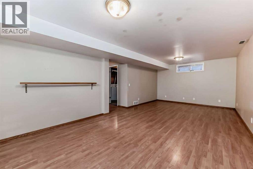 42 Somerside Place Sw, Calgary, Alberta  T2Y 3V3 - Photo 28 - A2274942