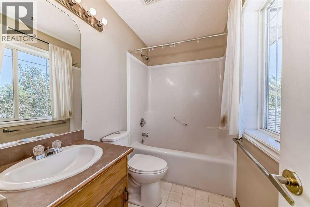 42 Somerside Place Sw, Calgary, Alberta  T2Y 3V3 - Photo 19 - A2274942