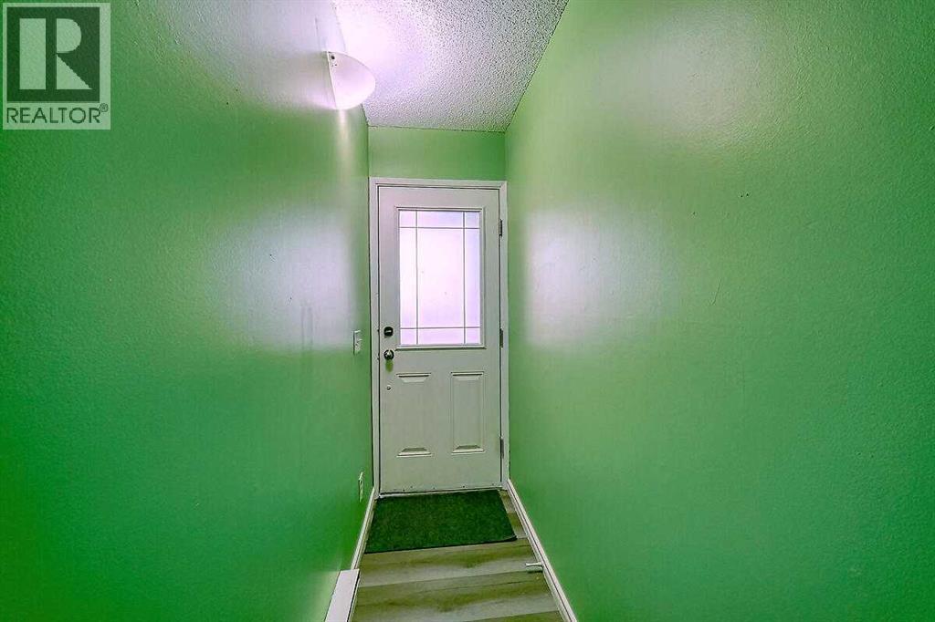 206, 2200 Woodview Drive Sw, Calgary, Alberta  T2W 3N6 - Photo 4 - A2278836