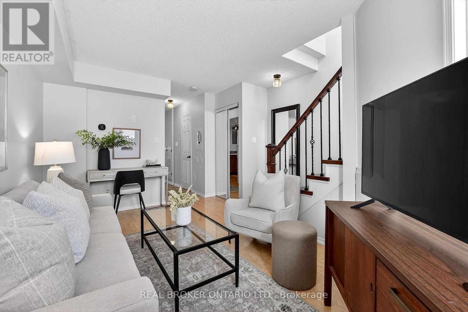 149 - 10 Merchant Lane, Toronto (Dufferin Grove), Ontario  M6P 4J6 - Photo 4 - C12853620