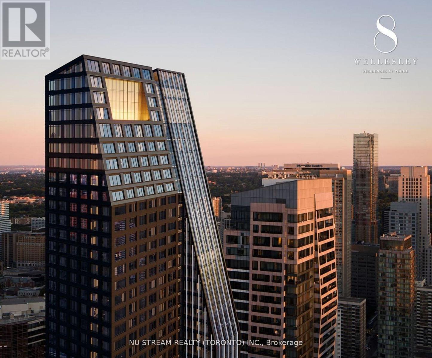1005 - 8 WELLESLEY STREET W, Toronto, Ontario