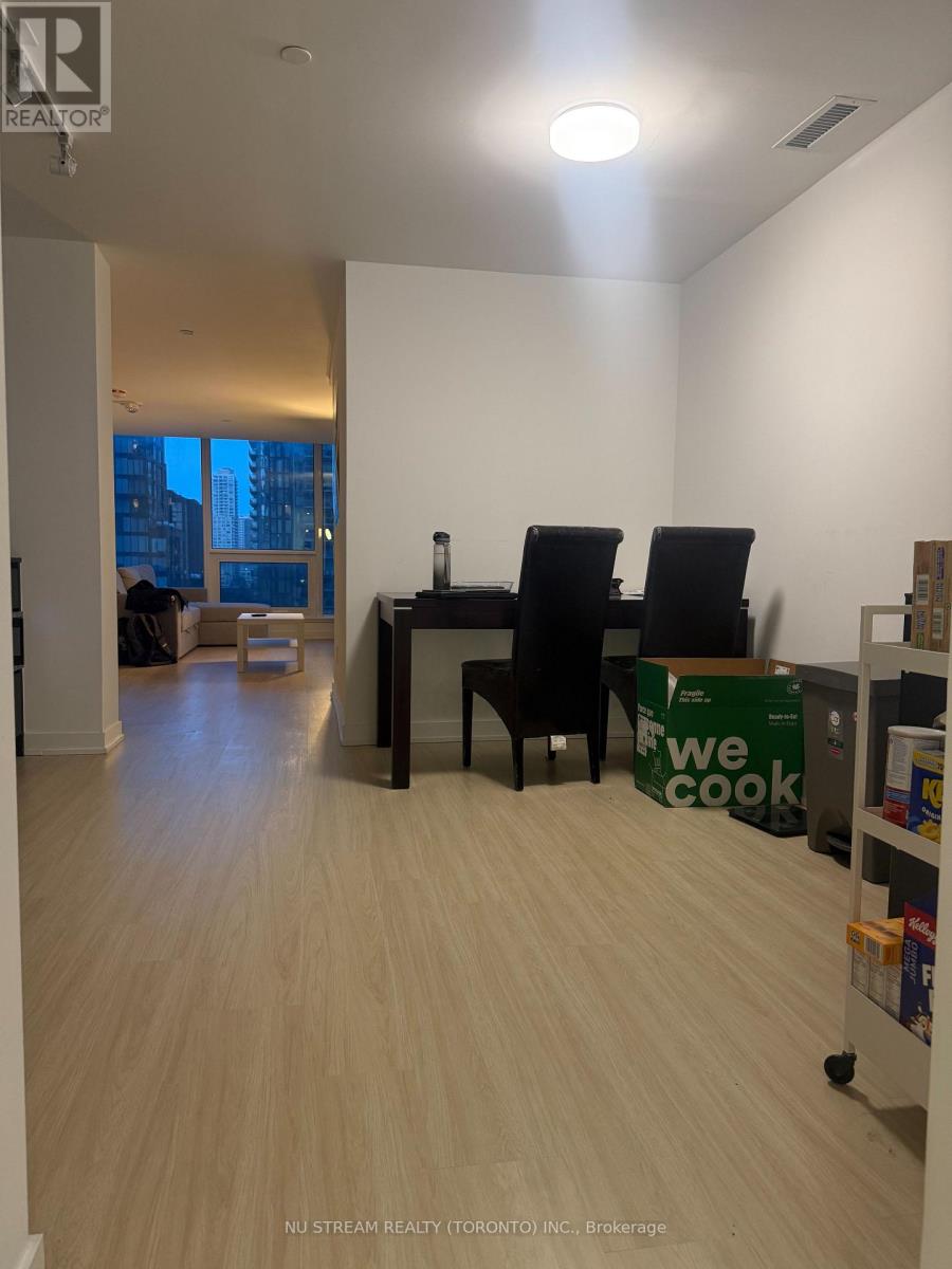 1005 - 8 Wellesley Street W, Toronto, Ontario  M4Y 0J5 - Photo 11 - C12853644