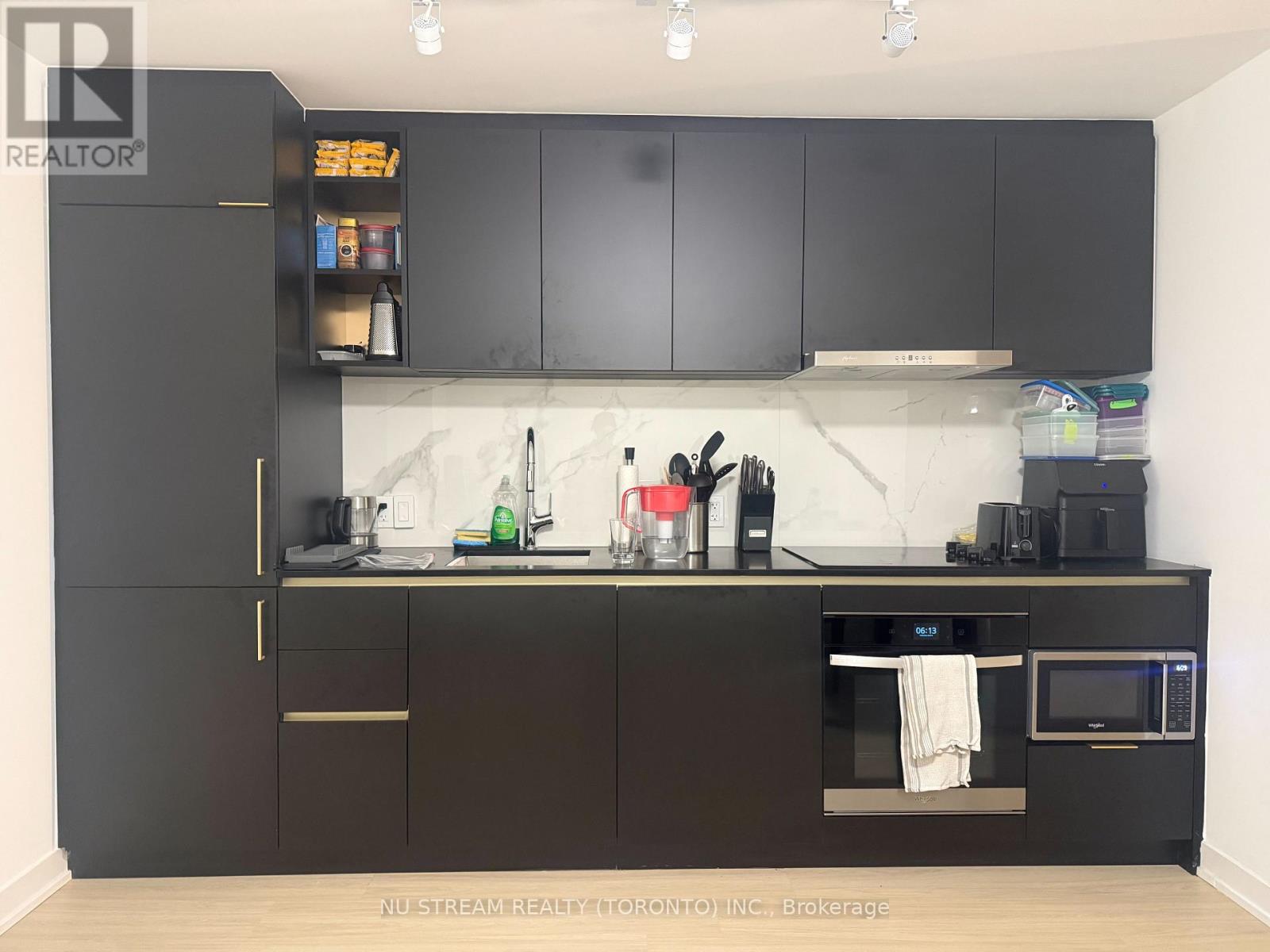 1005 - 8 Wellesley Street W, Toronto, Ontario  M4Y 0J5 - Photo 12 - C12853644