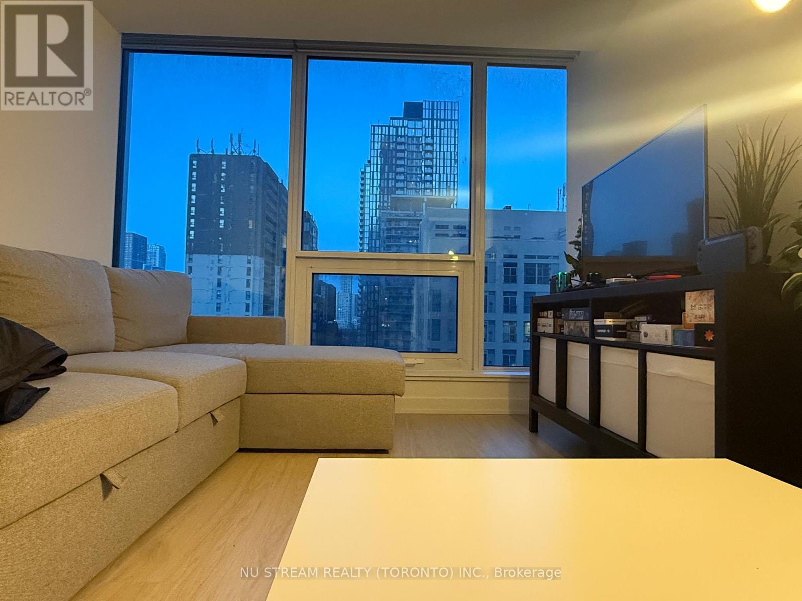 1005 - 8 Wellesley Street W, Toronto, Ontario  M4Y 0J5 - Photo 13 - C12853644