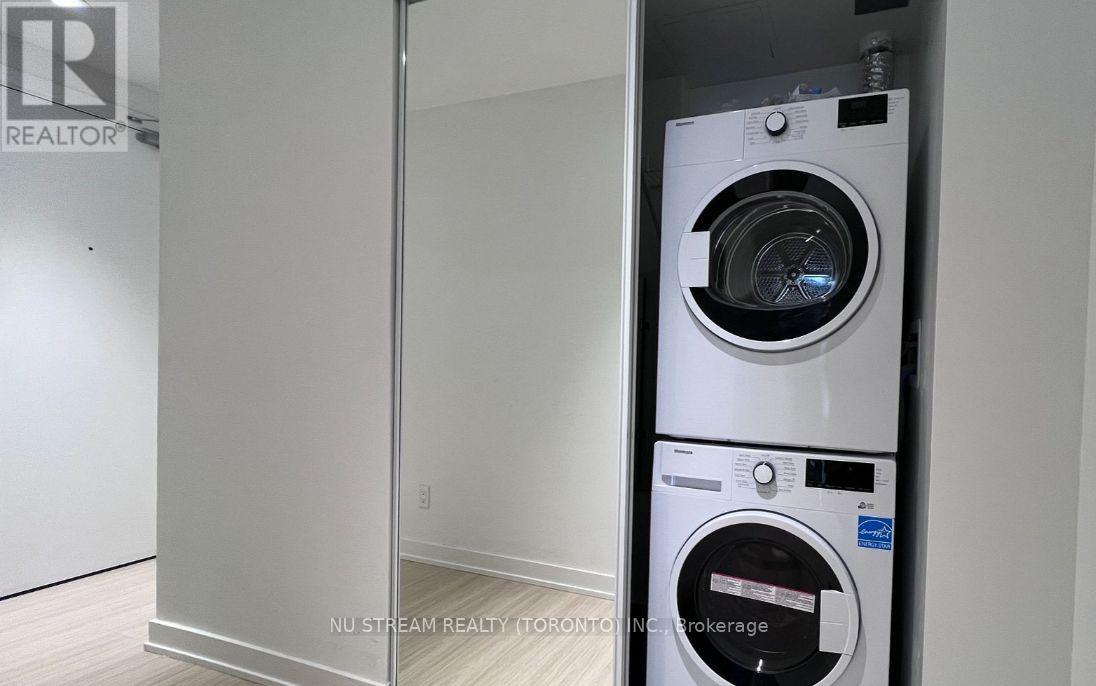 1005 - 8 Wellesley Street W, Toronto, Ontario  M4Y 0J5 - Photo 4 - C12853644