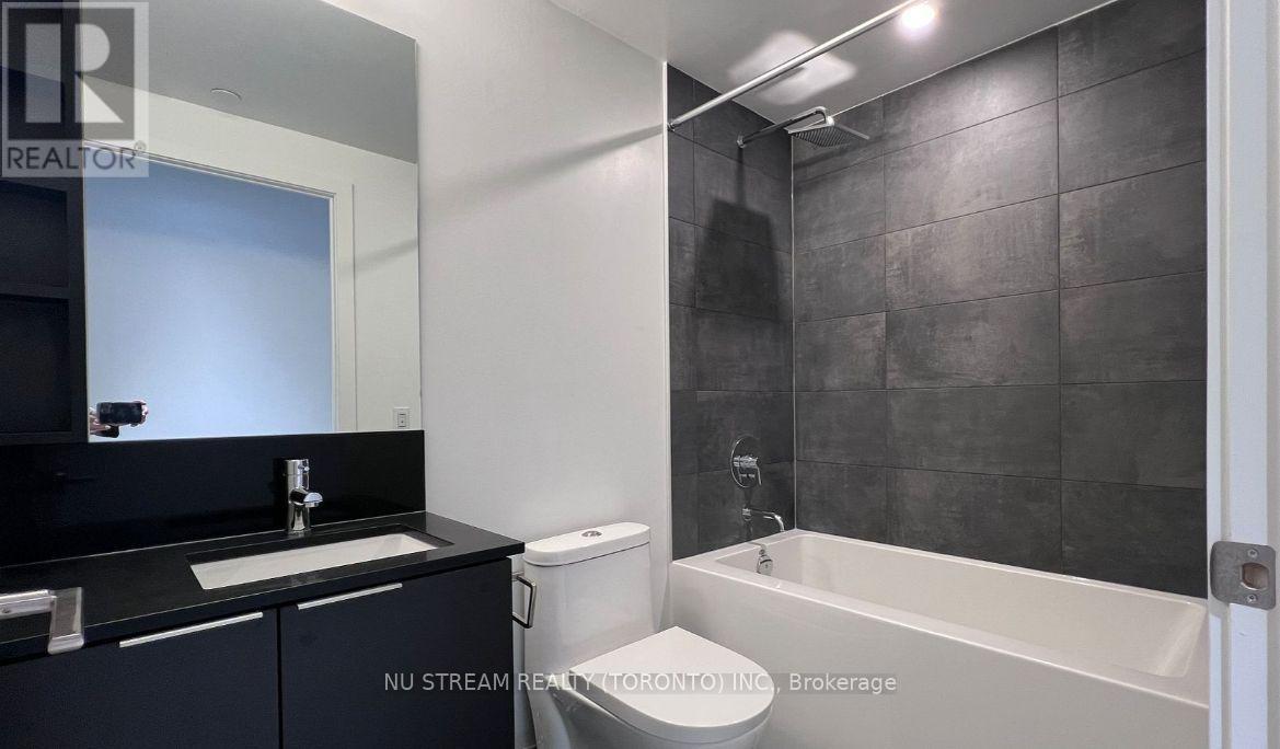 1005 - 8 Wellesley Street W, Toronto, Ontario  M4Y 0J5 - Photo 5 - C12853644