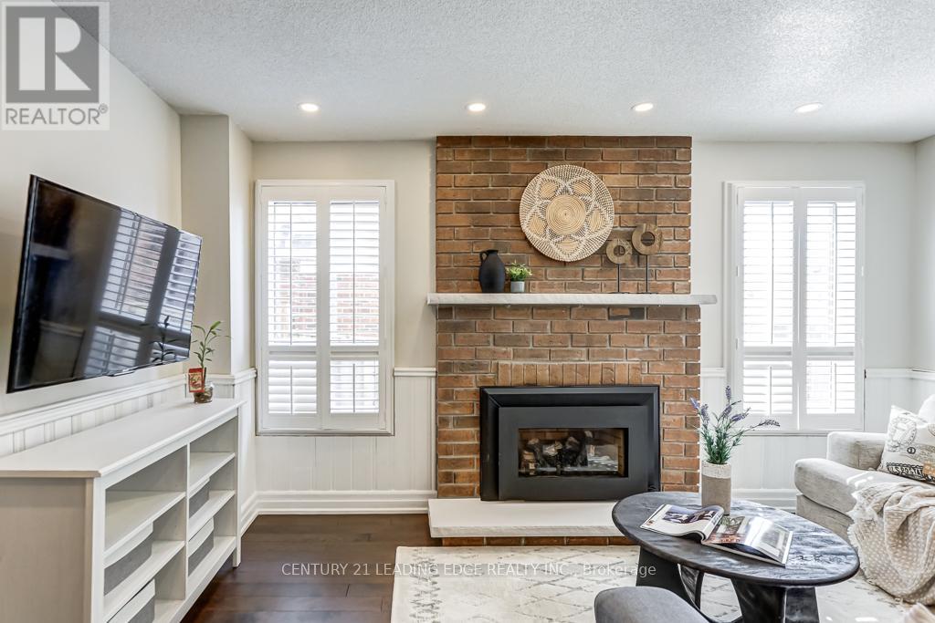 10 Empson Court, Ajax (South West), Ontario  L1S 3Y3 - Photo 5 - E12853604