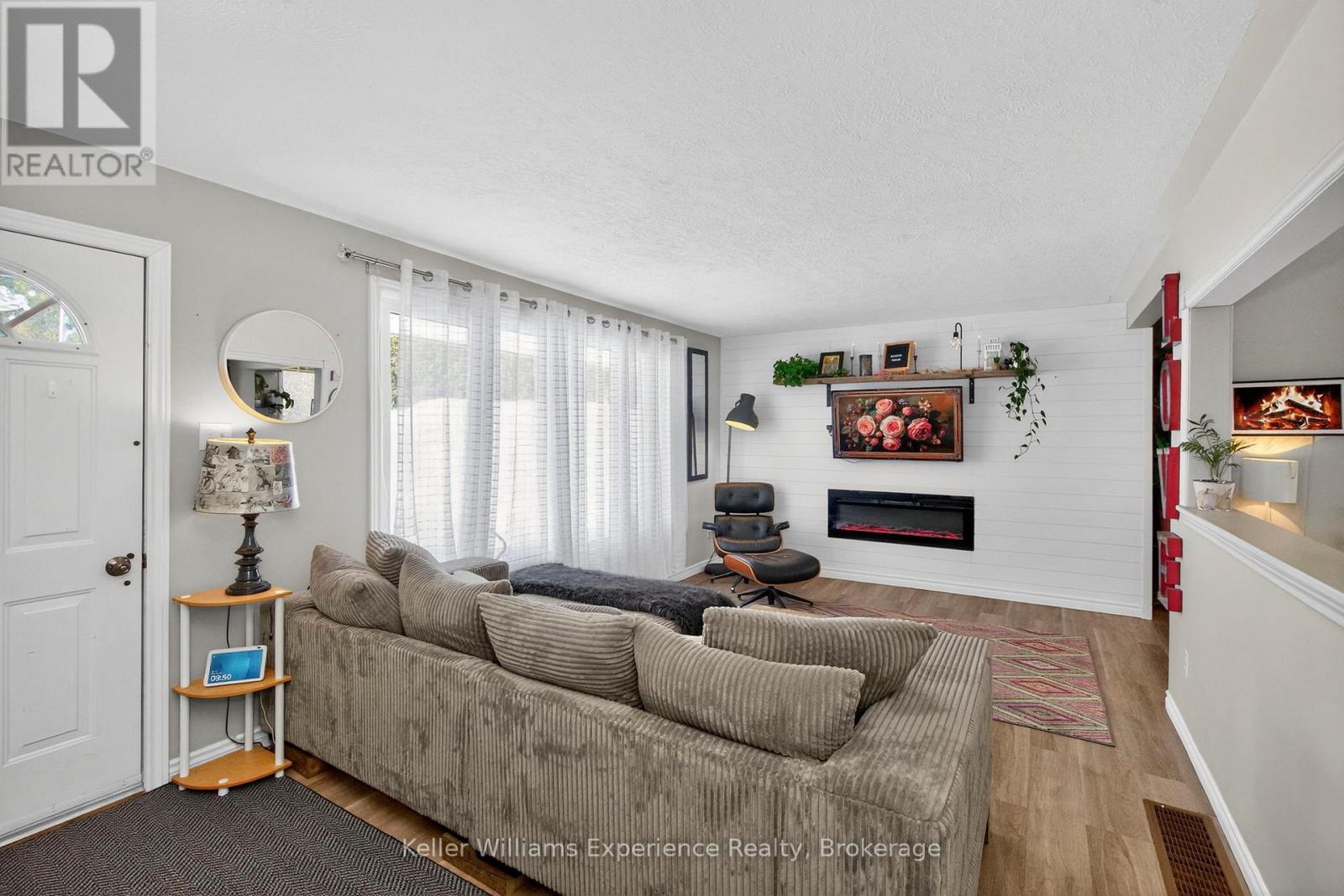 229 Mountain Avenue, Tay, Ontario  L0K 2C0 - Photo 17 - S12853654