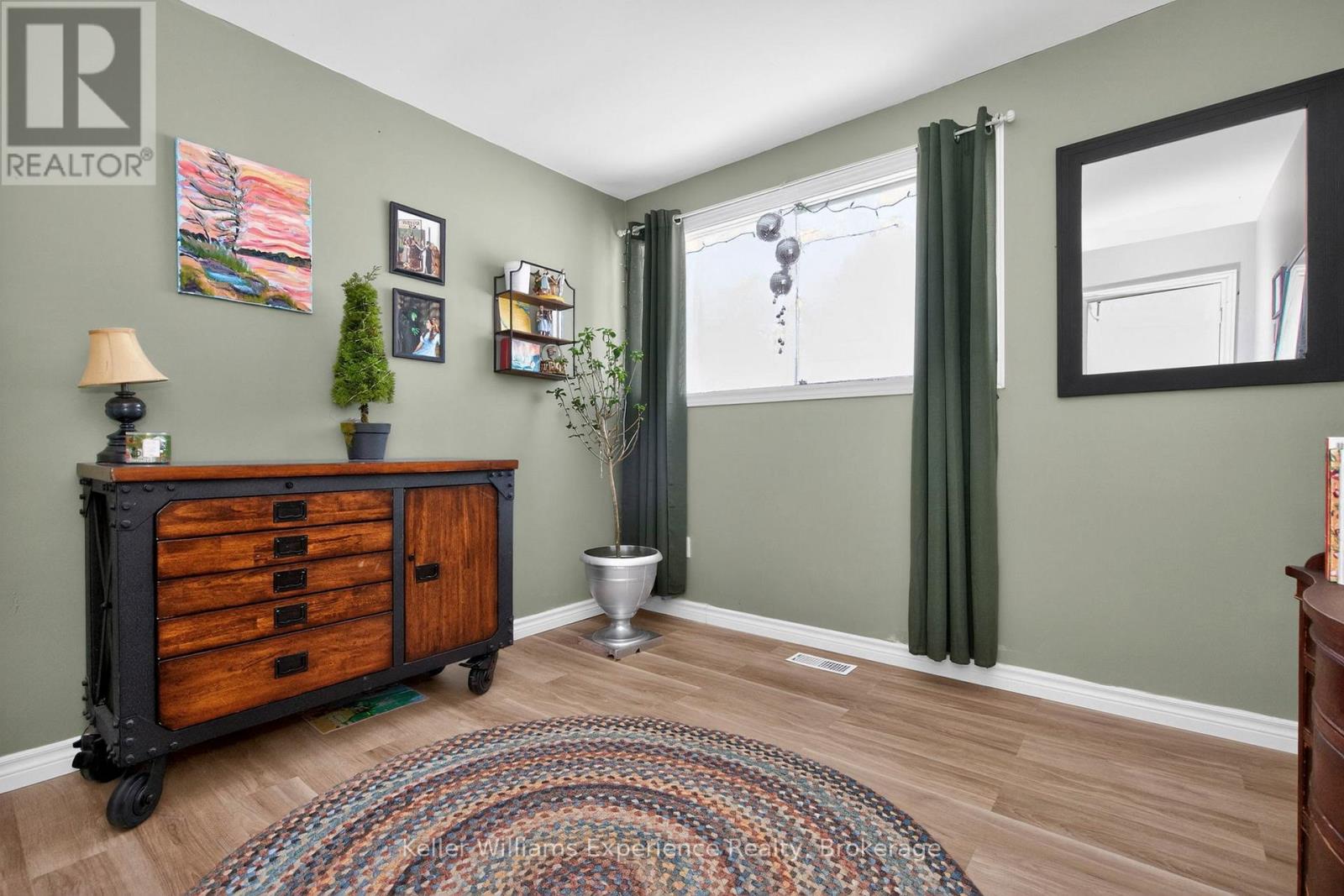 229 Mountain Avenue, Tay, Ontario  L0K 2C0 - Photo 23 - S12853654