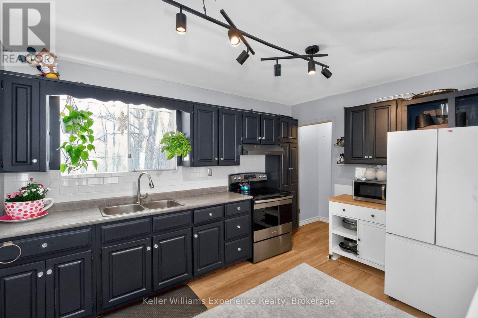 229 Mountain Avenue, Tay, Ontario  L0K 2C0 - Photo 9 - S12853654