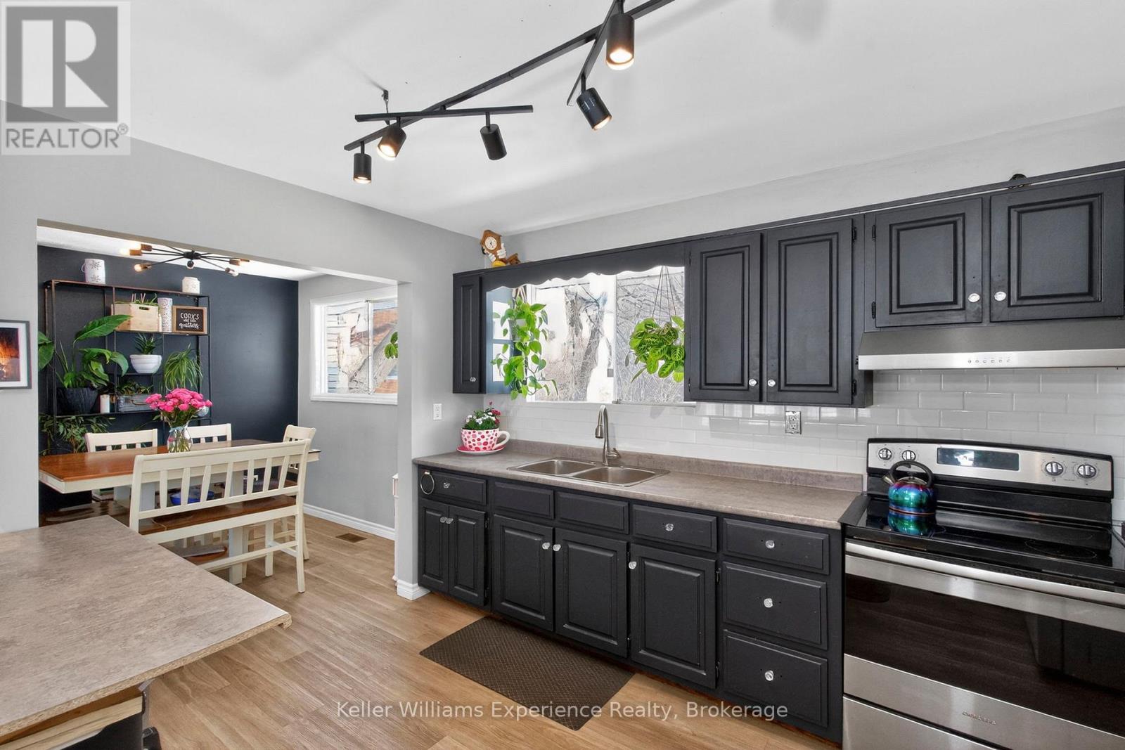 229 Mountain Avenue, Tay, Ontario  L0K 2C0 - Photo 7 - S12853654