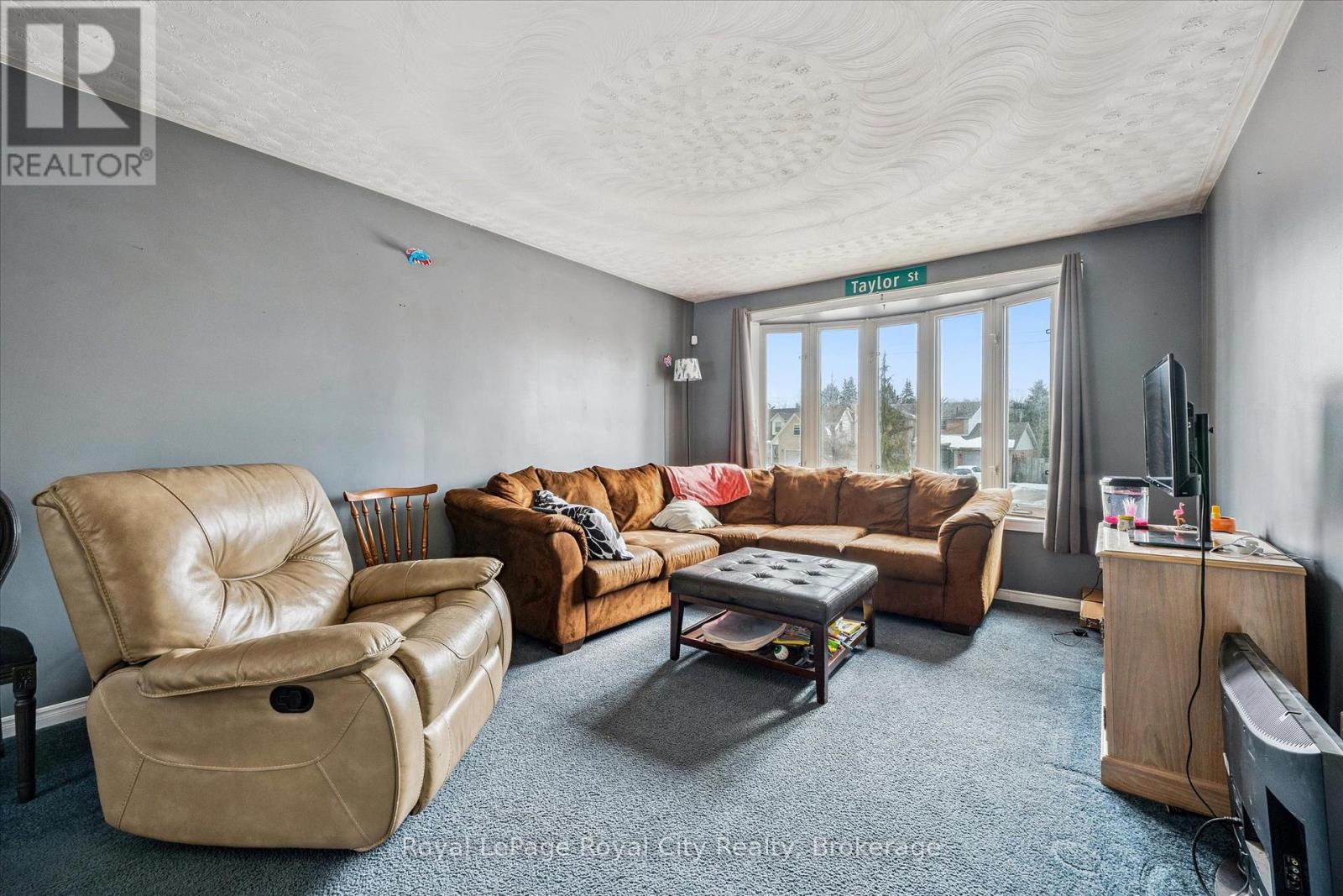 668 Edinburgh Road S, Guelph, Ontario  N1G 4H8 - Photo 4 - X12853642