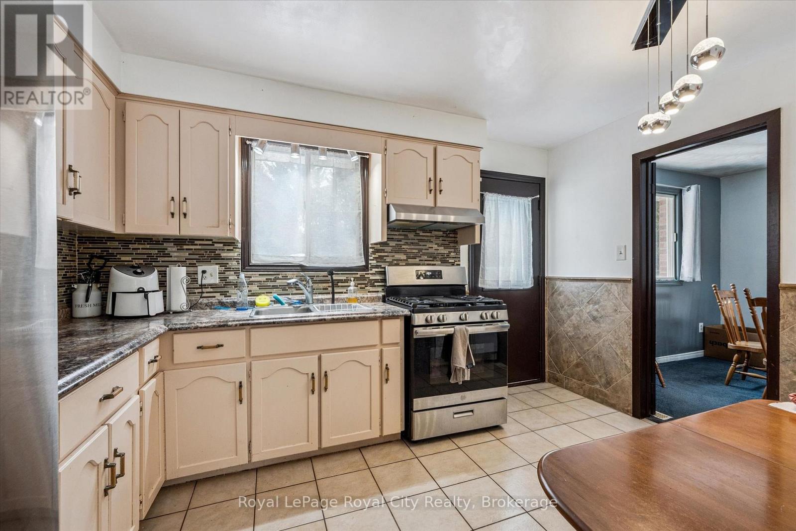 668 Edinburgh Road S, Guelph, Ontario  N1G 4H8 - Photo 8 - X12853642